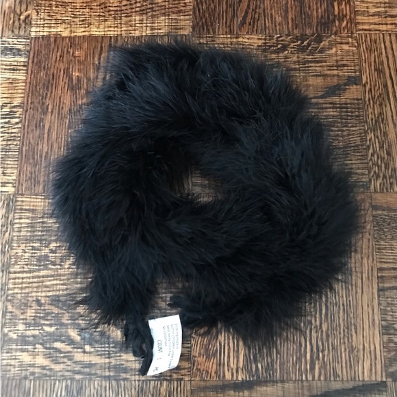 COPY - Black Plush Party Marabou - Picture 4 of 4